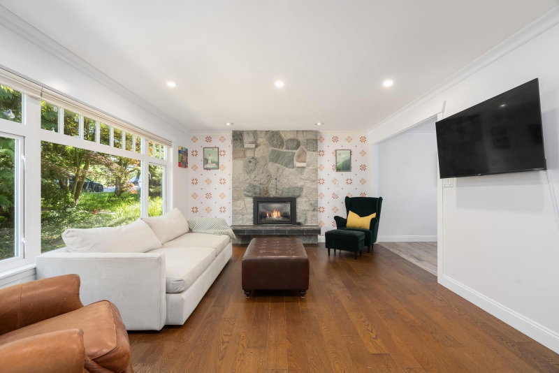457 23rd Street W