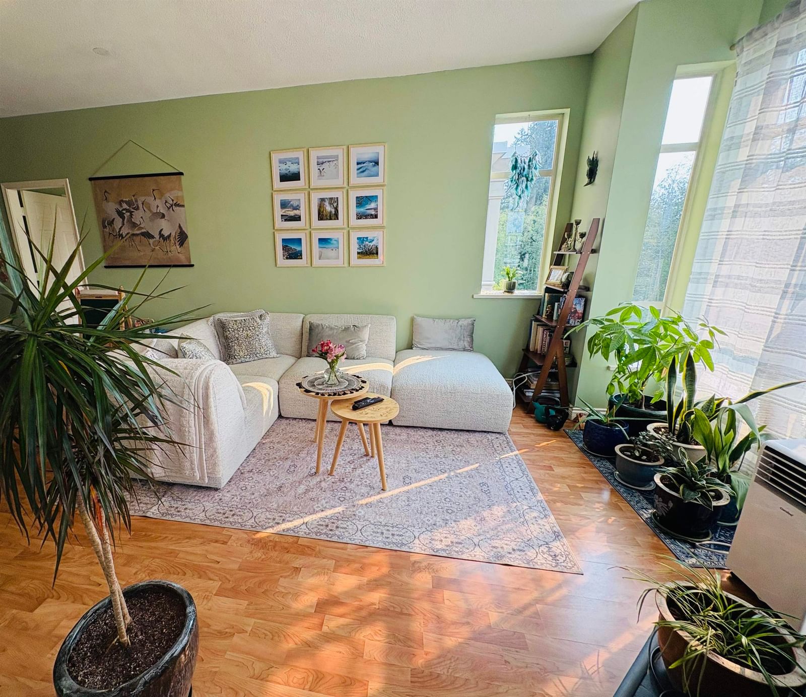 Listing Image 8