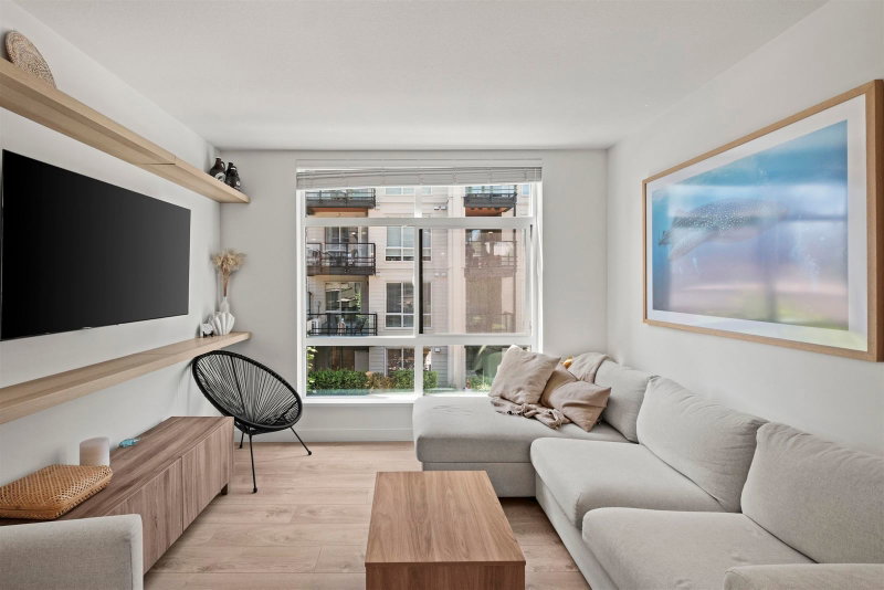209 - 128 8th Street E