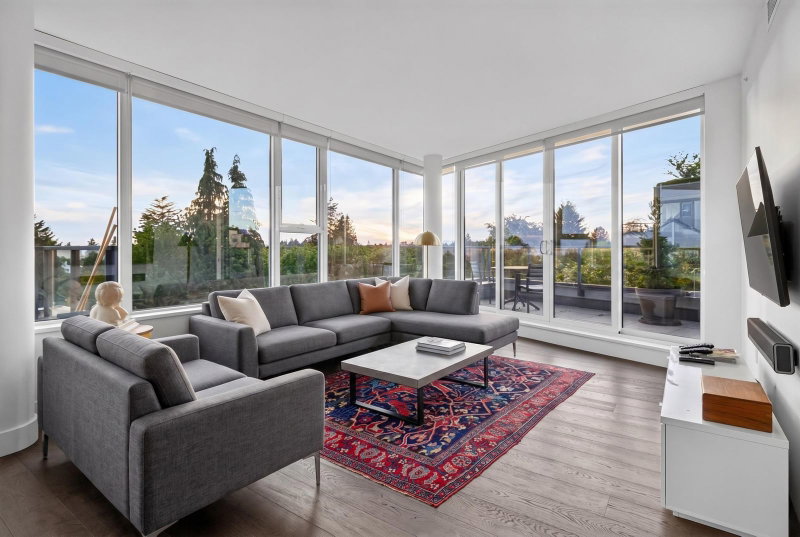 501 - 2102 48th Avenue W