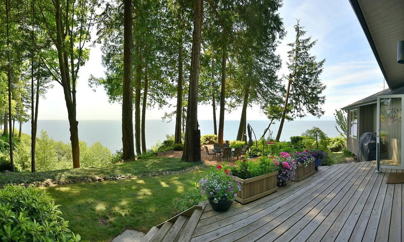 7647 Eureka Place, Halfmoon Bay, British Columbia
