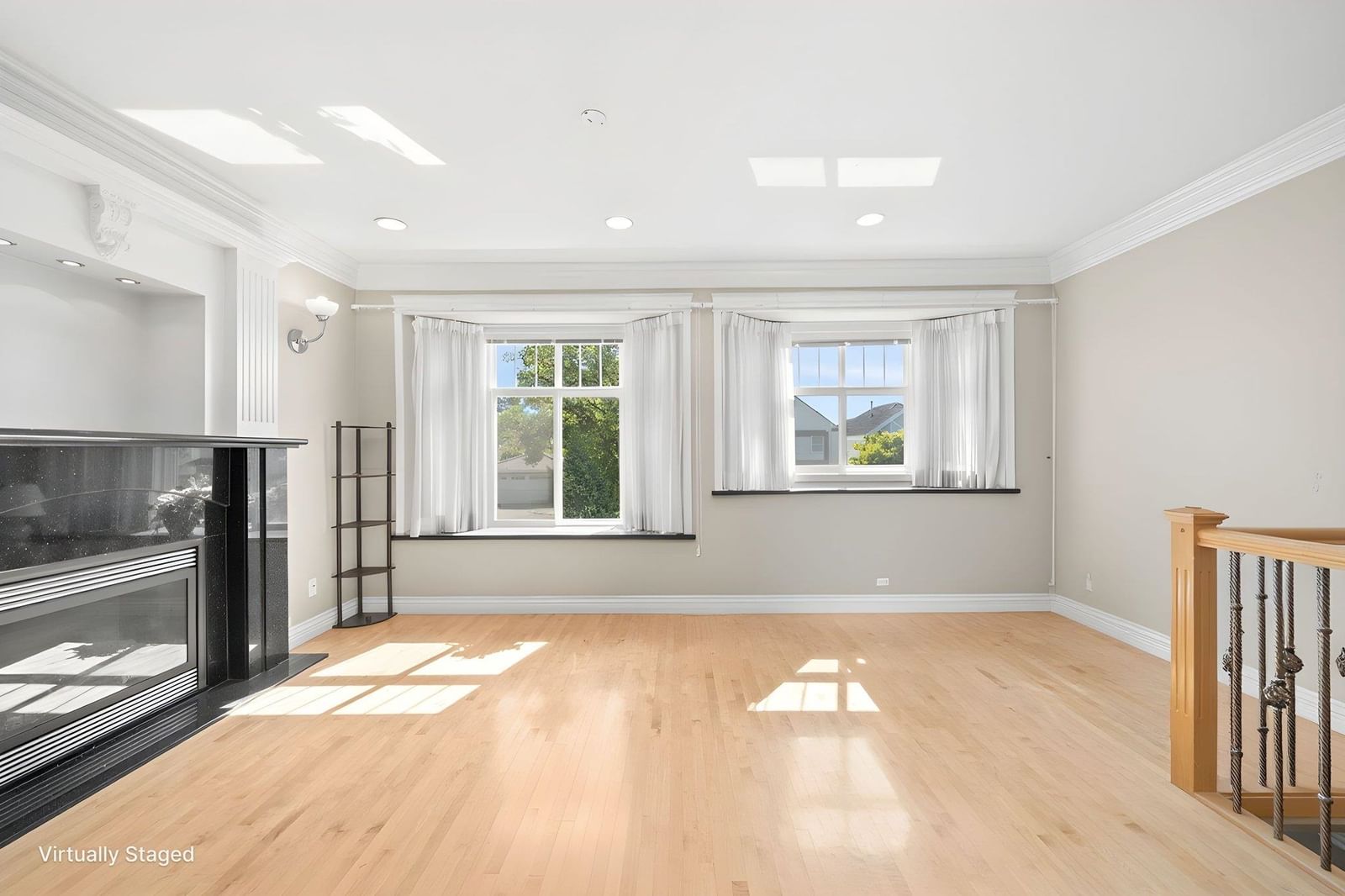 Listing Image 4