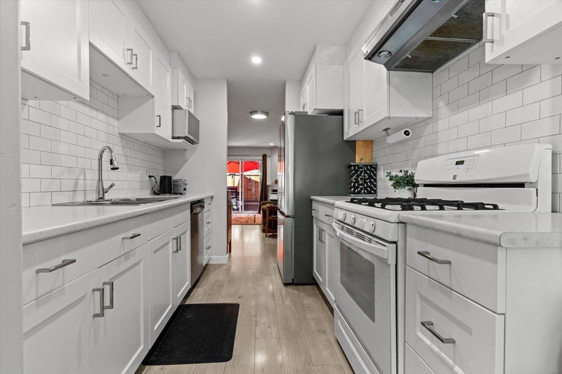 7 - 46191 Cessna Drive