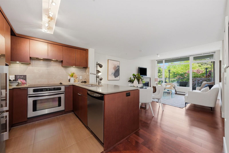 205 - 158 13th Street W