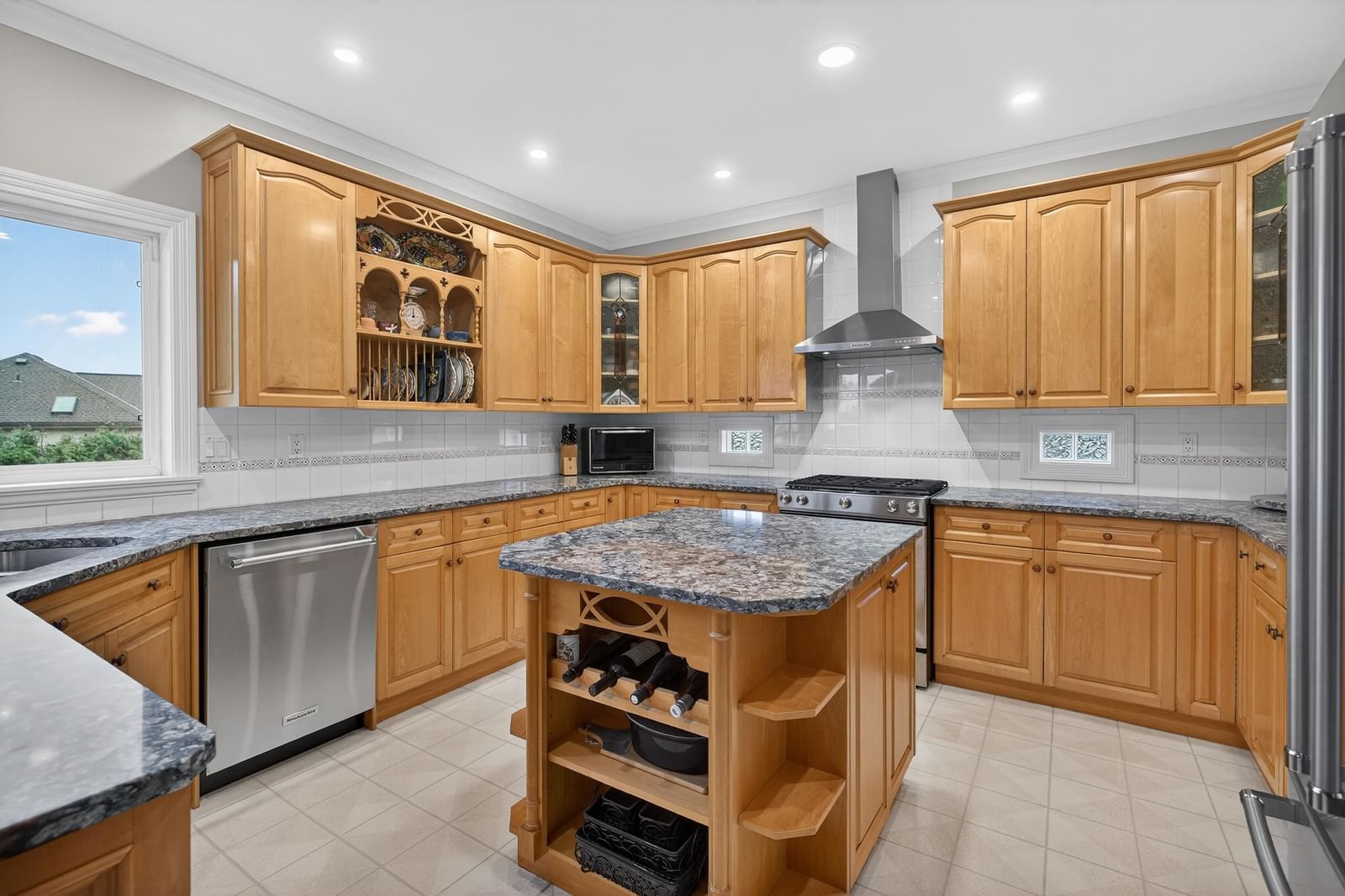 Listing Image 10
