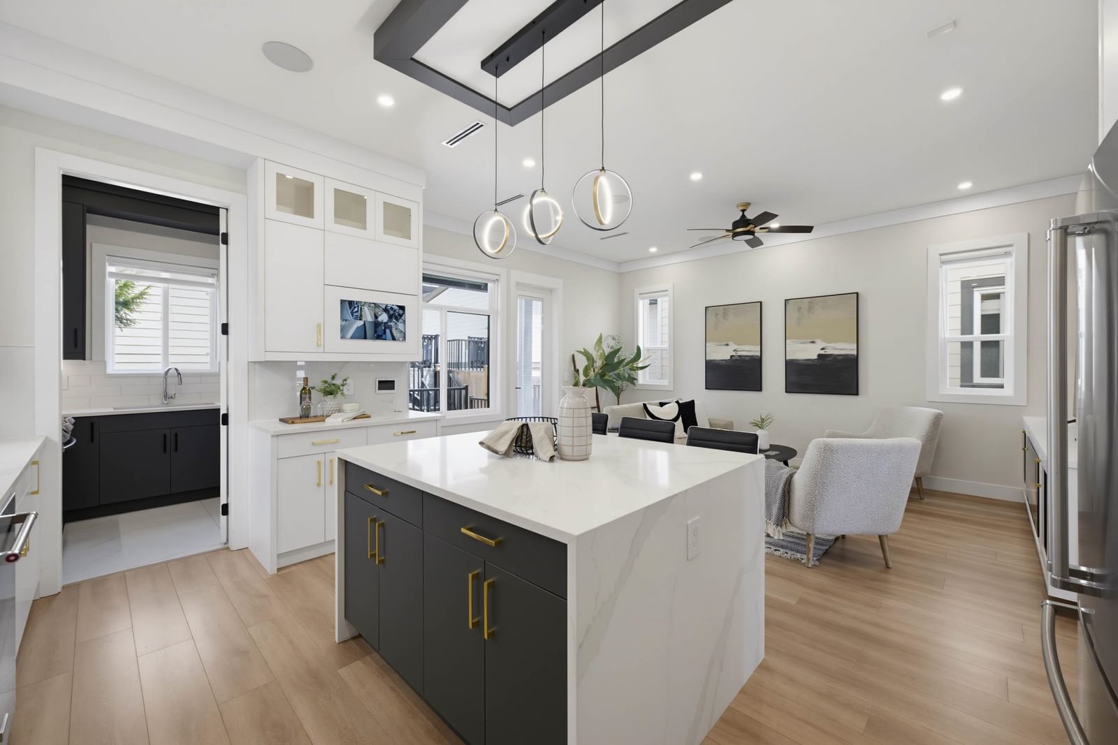 Listing Image 12