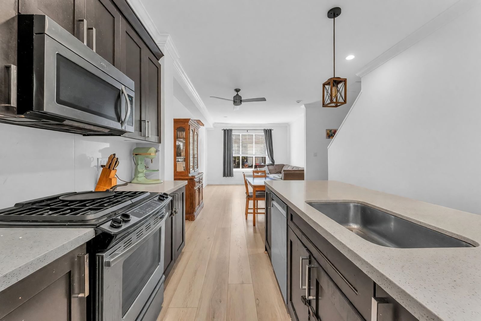 Listing Image 6