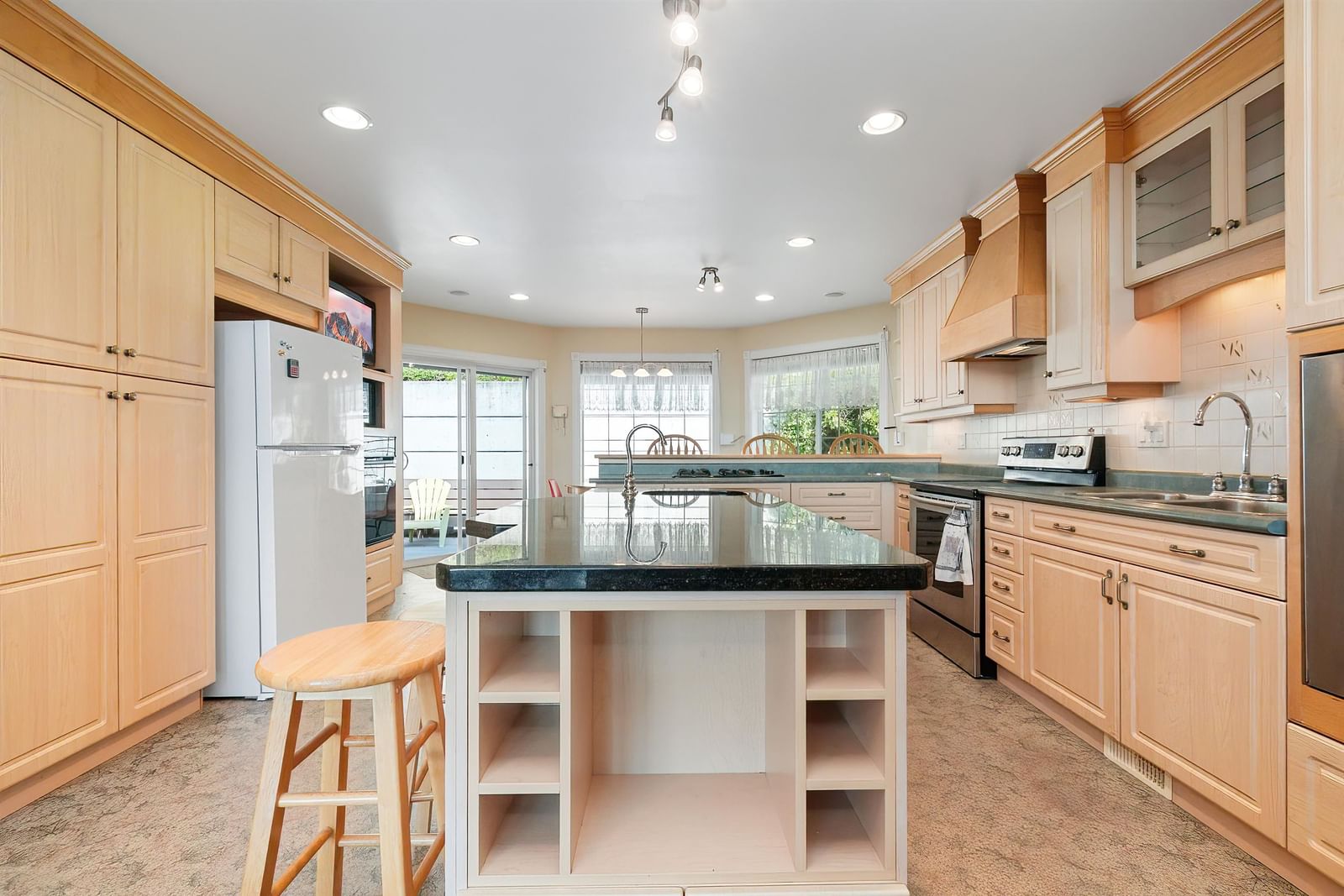 Listing Image 12