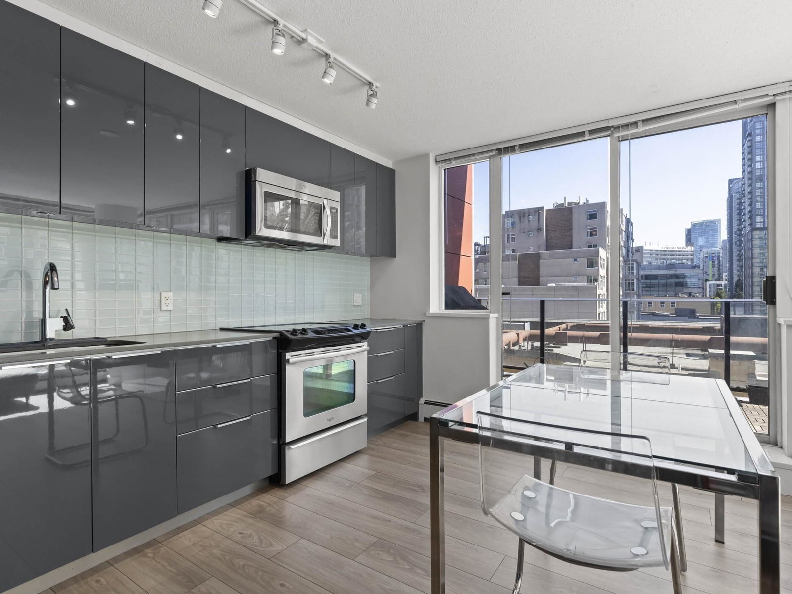Listing Image 12