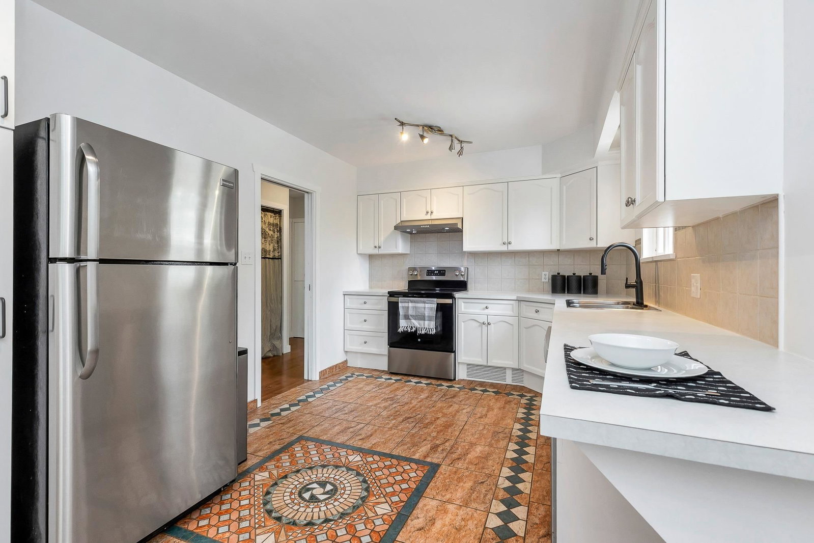 Listing Image 12