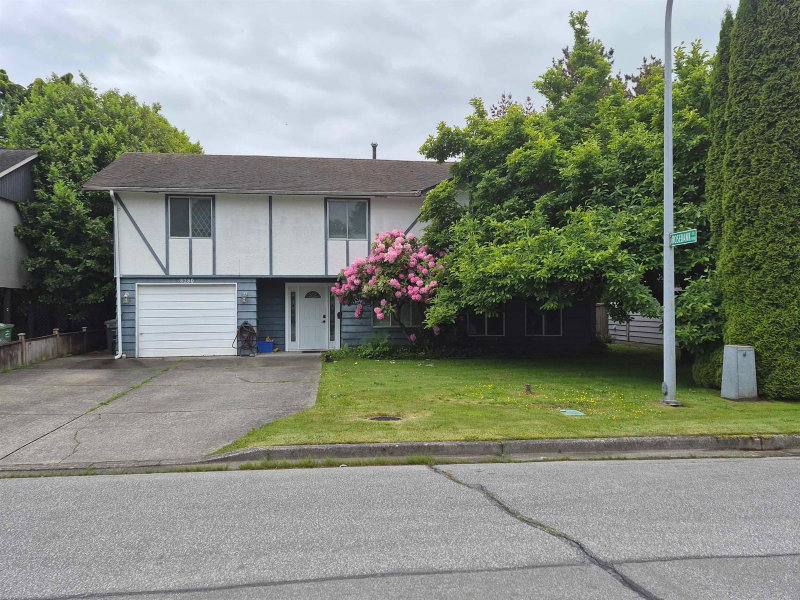 8280 Rosebank Crescent