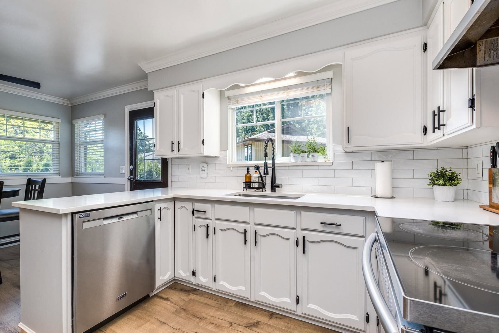 Listing Image 11