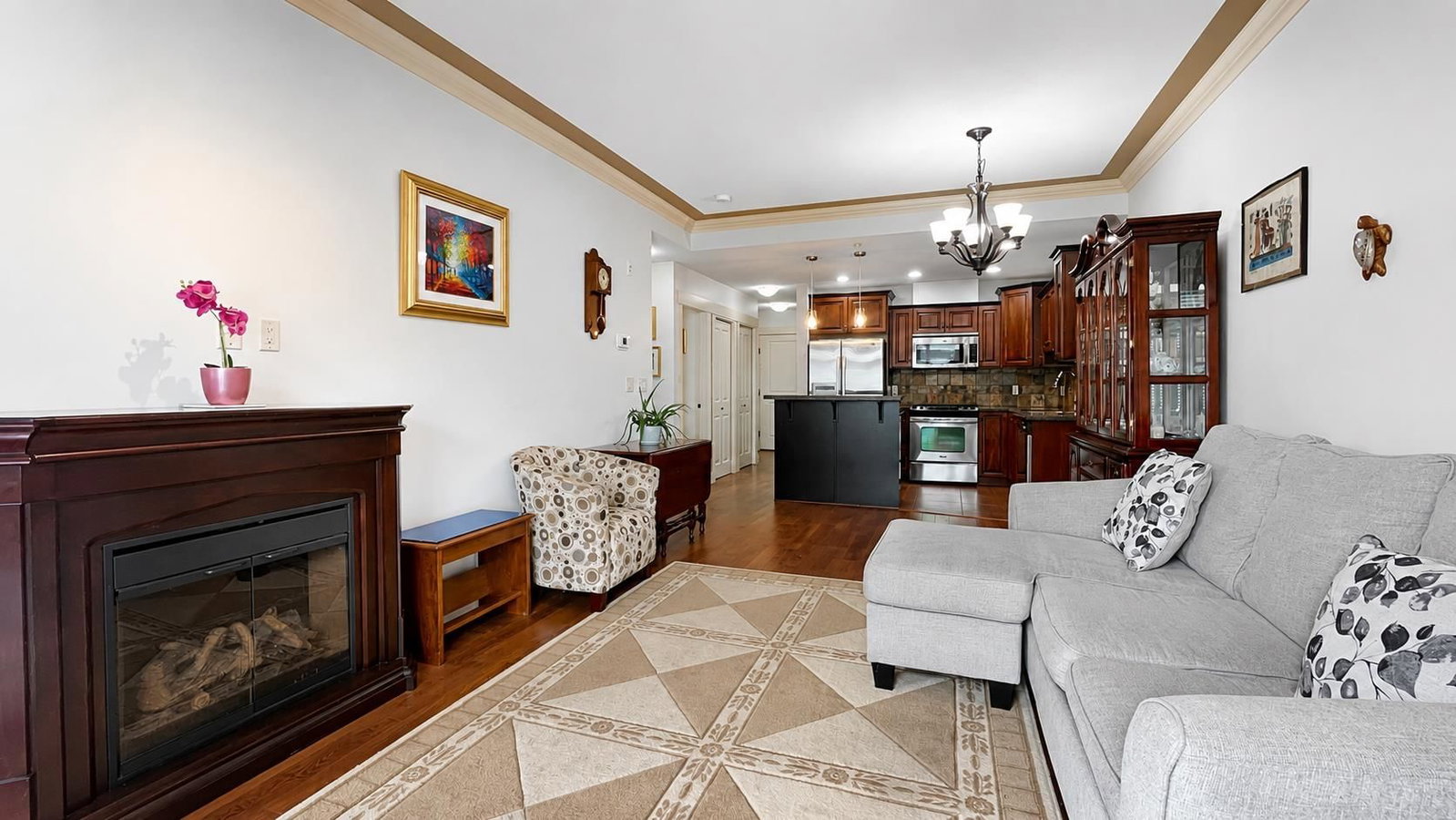 Listing Image 8