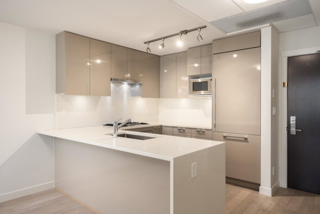 302 - 4408 Cambie Street