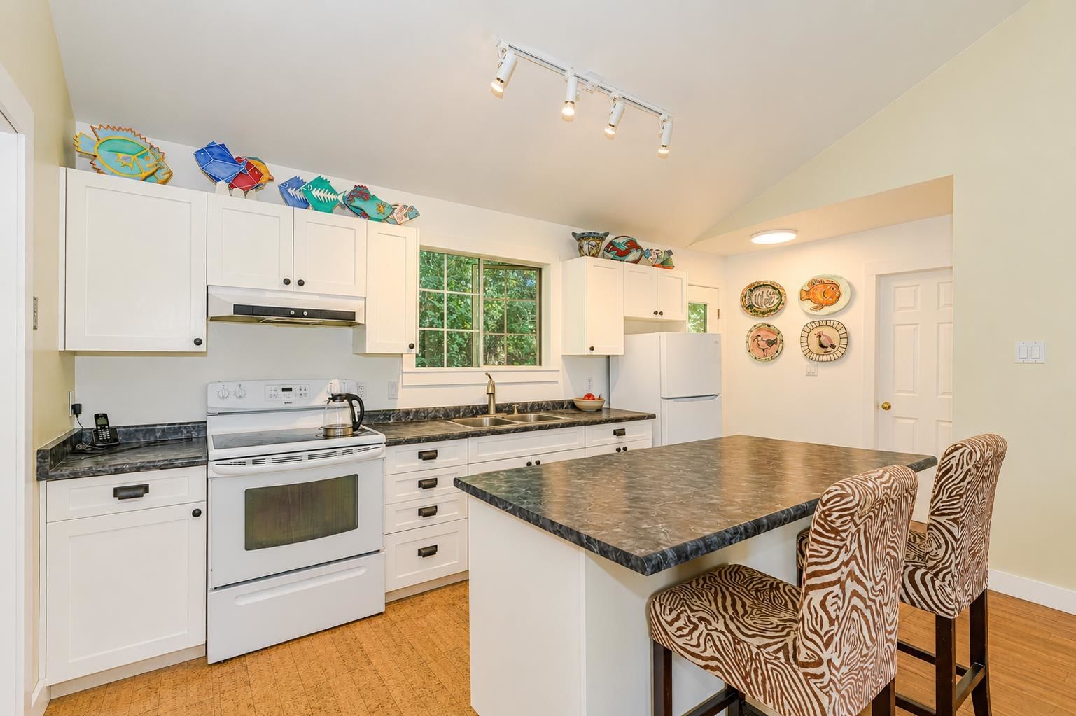 Listing Image 18