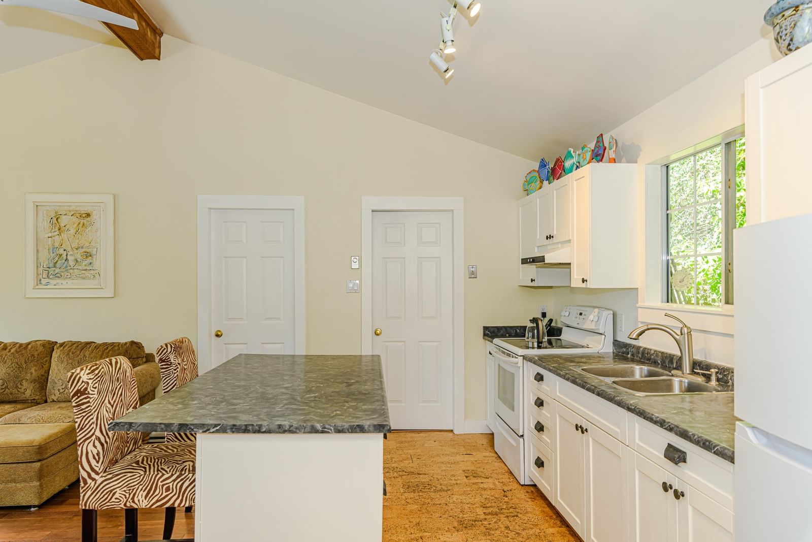 Listing Image 22