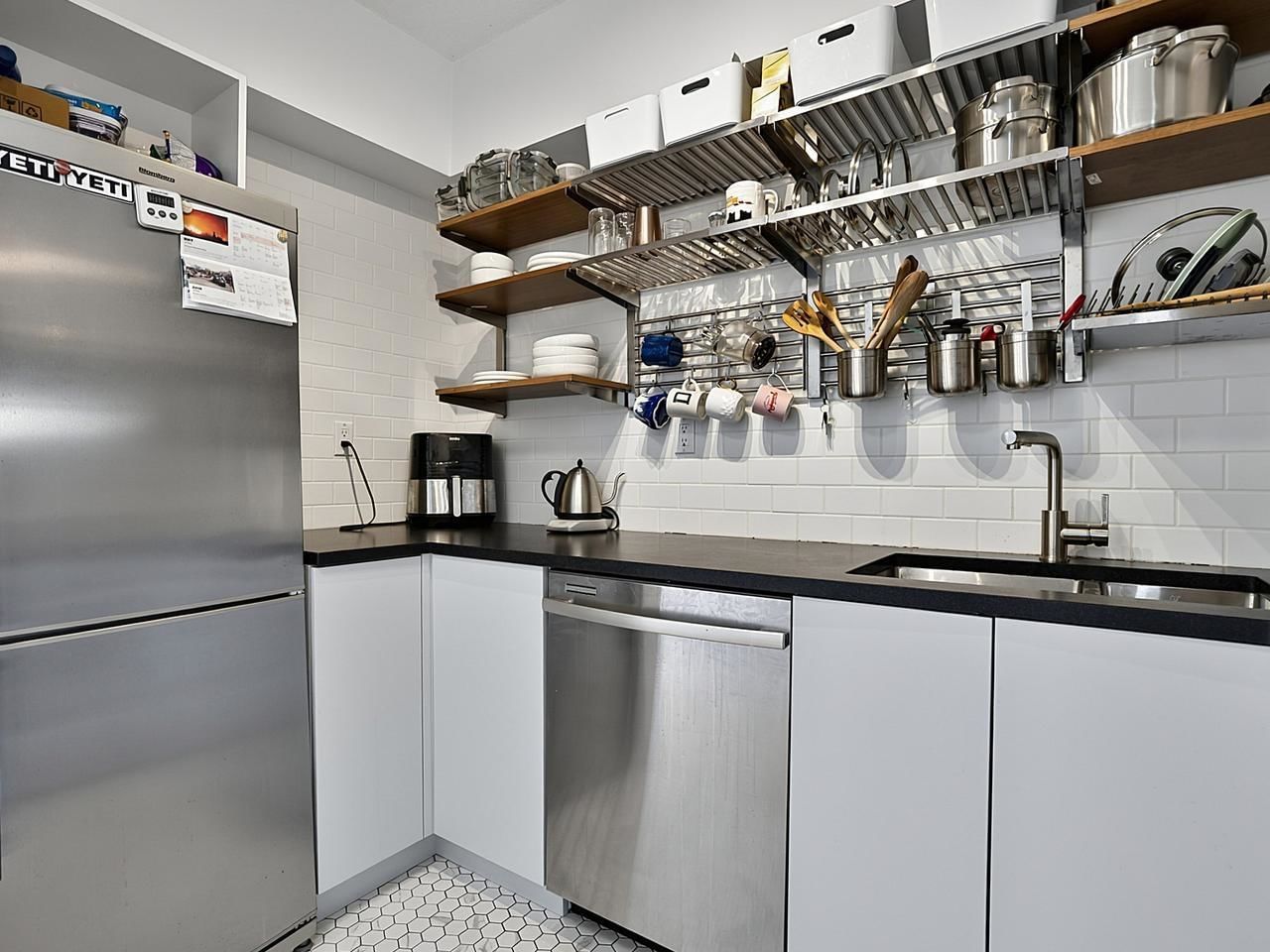 Listing Image 11