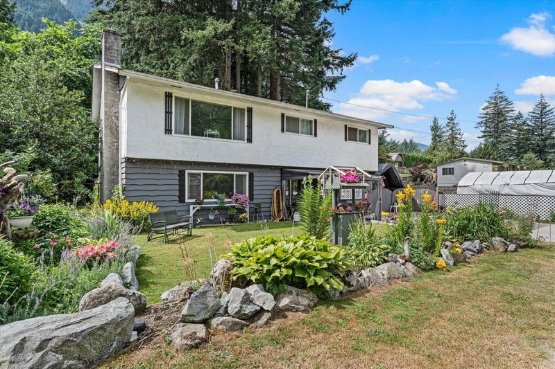 300 Robertson Crescent