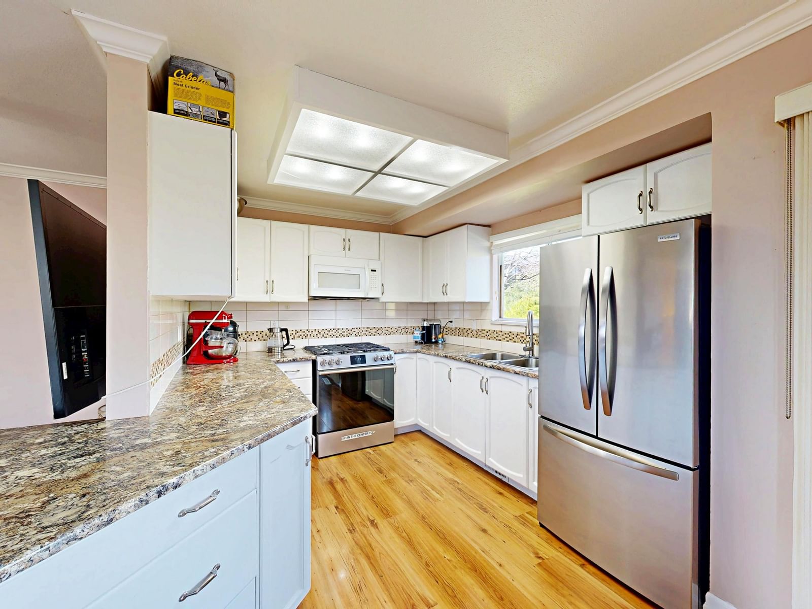Listing Image 8