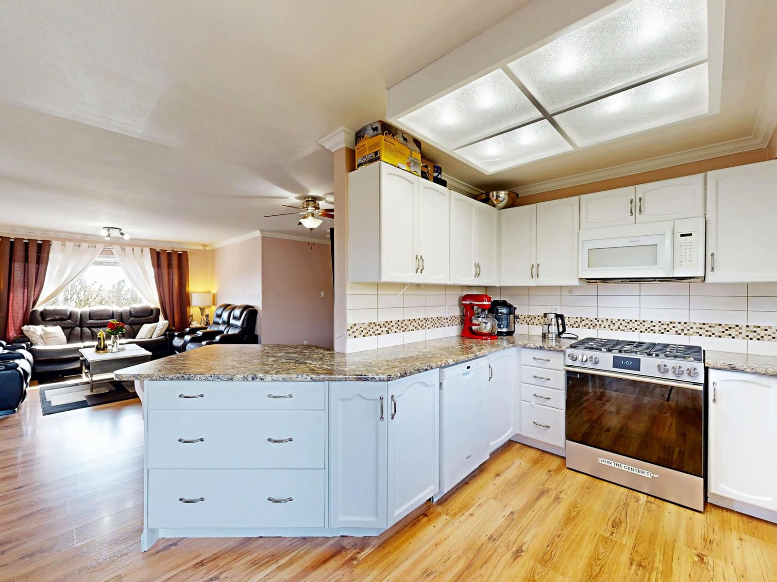 Listing Image 9