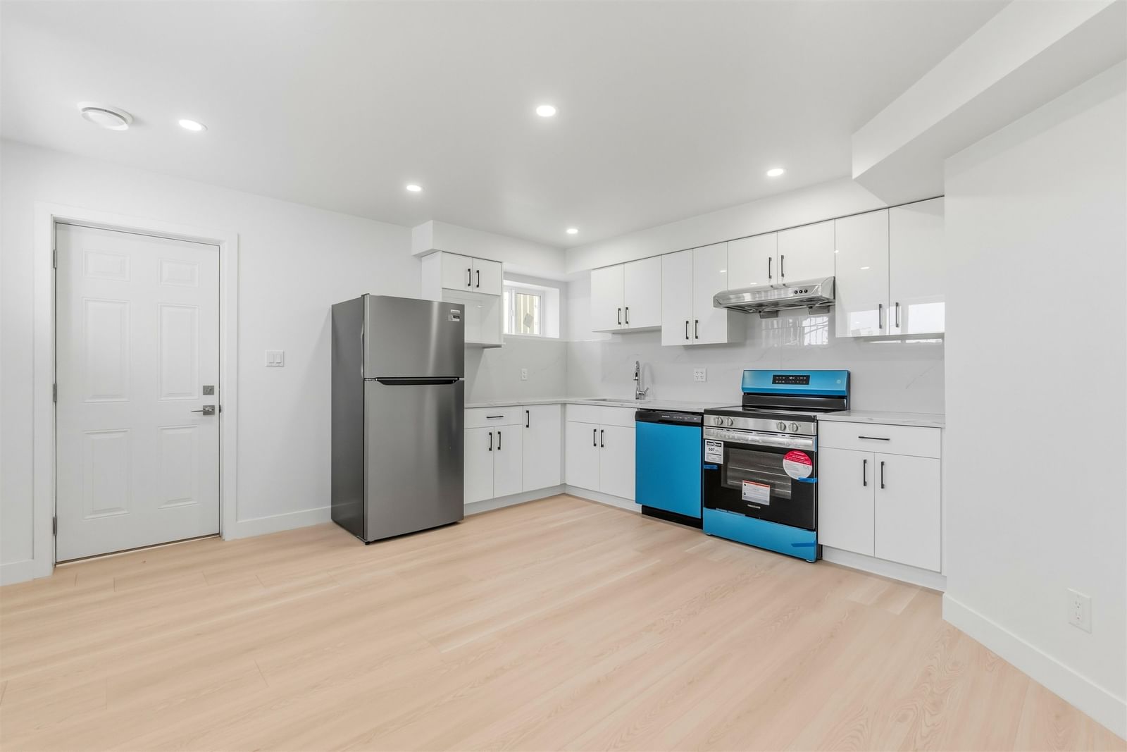 Listing Image 18