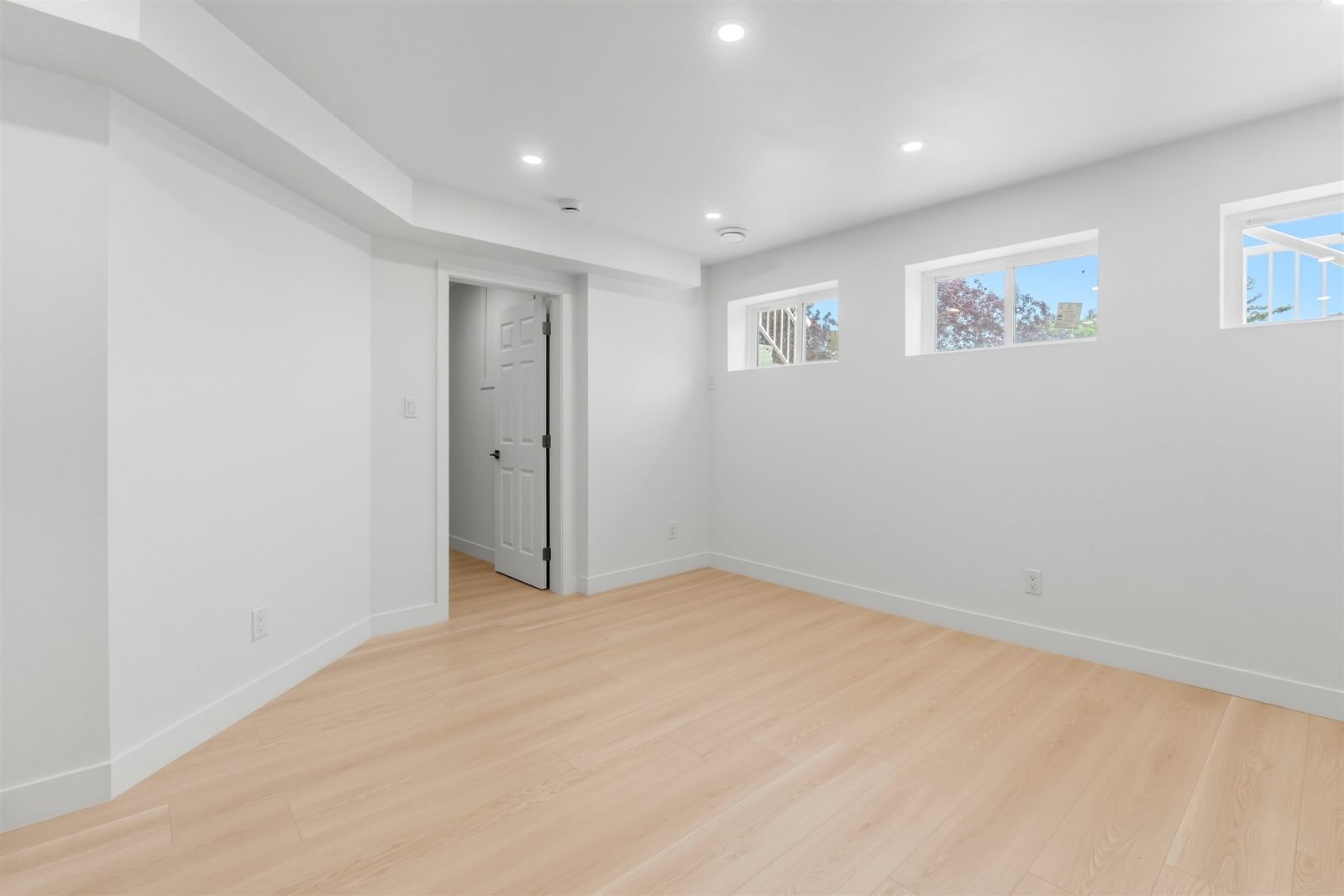 Listing Image 25