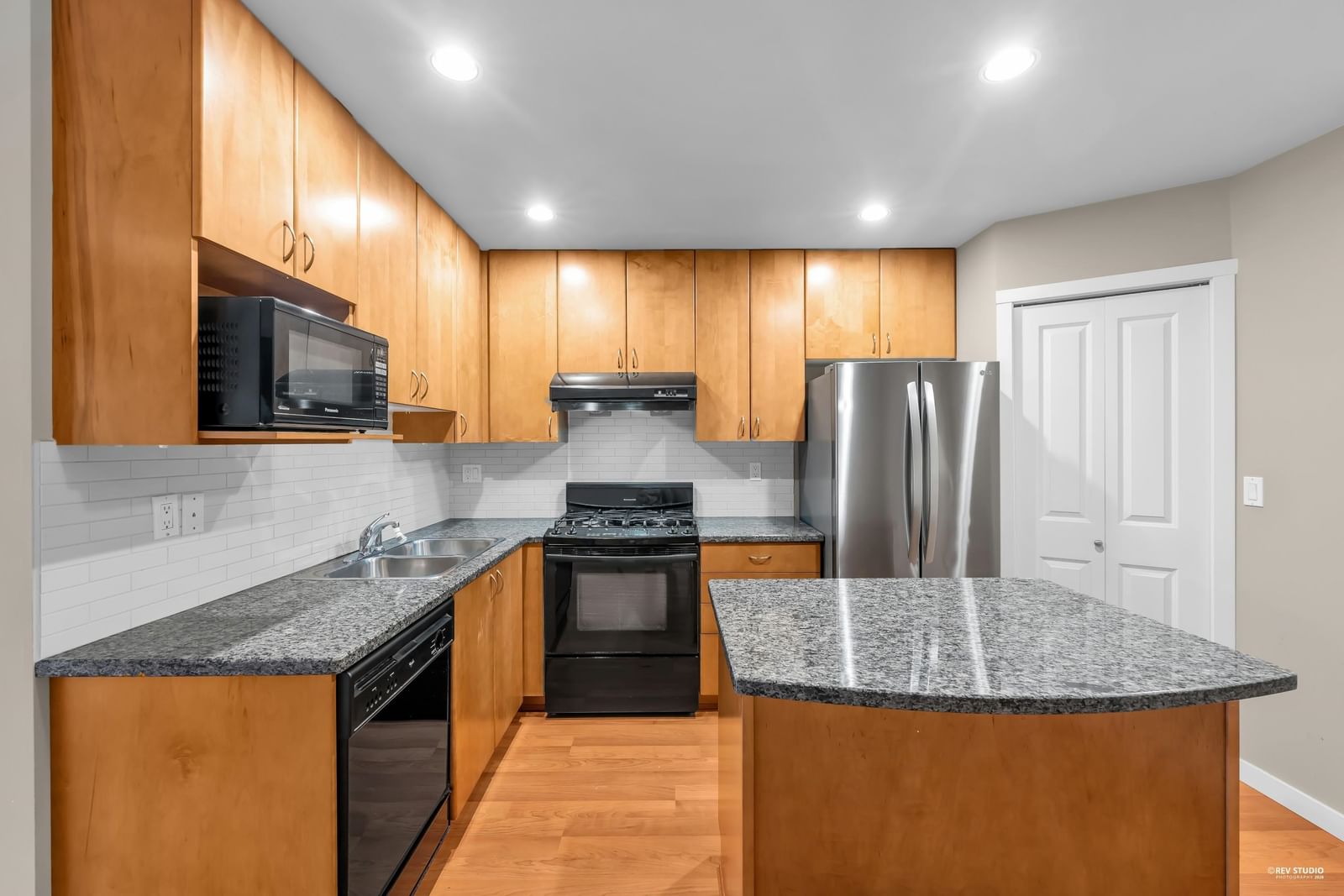 Listing Image 11
