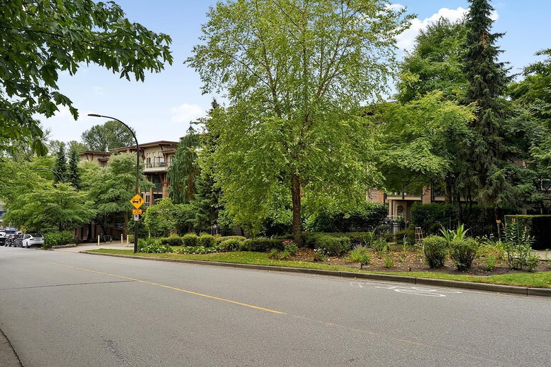 332 - 1633 Mackay Avenue
