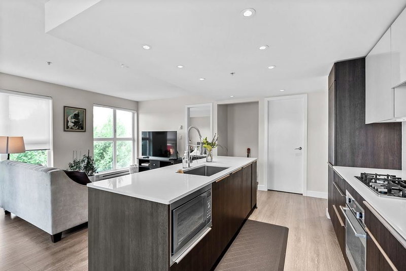 324 - 1588 Hastings Street E