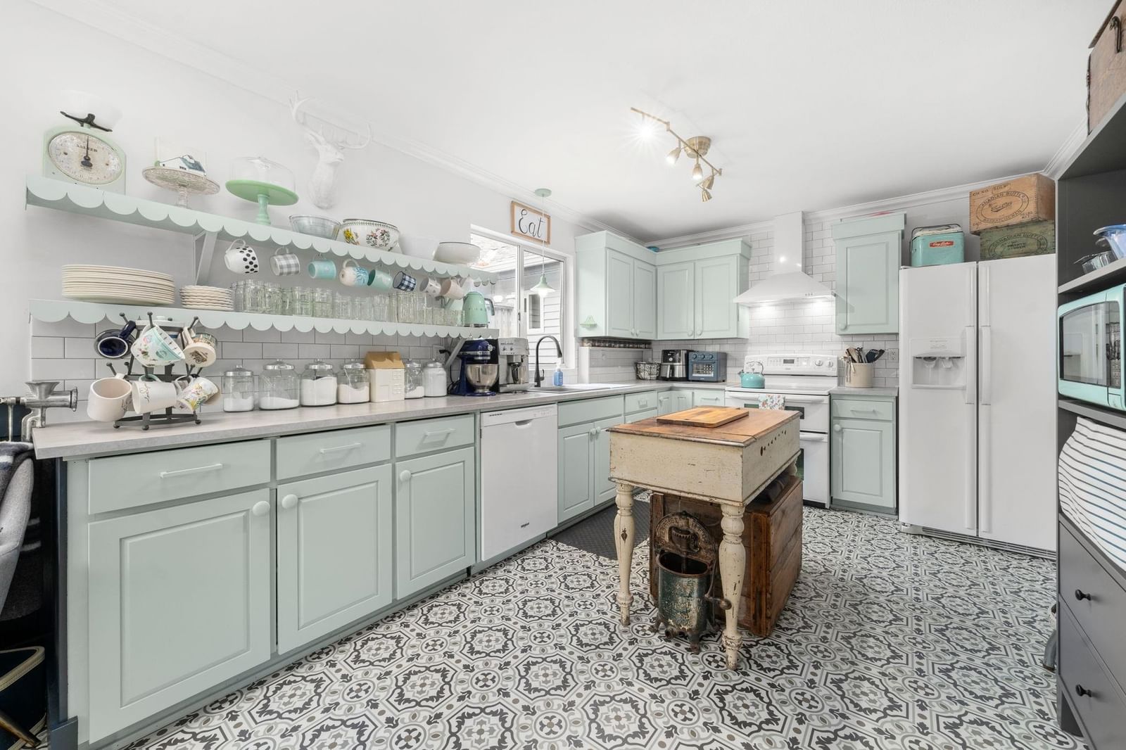 Listing Image 11