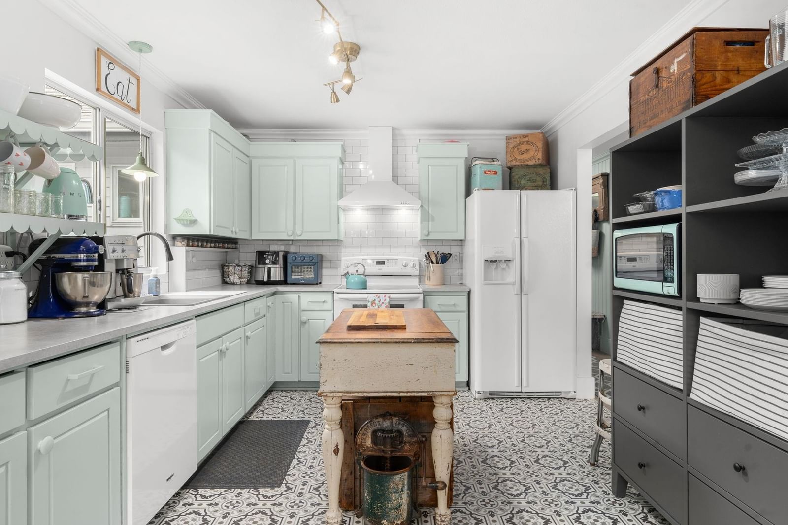 Listing Image 12