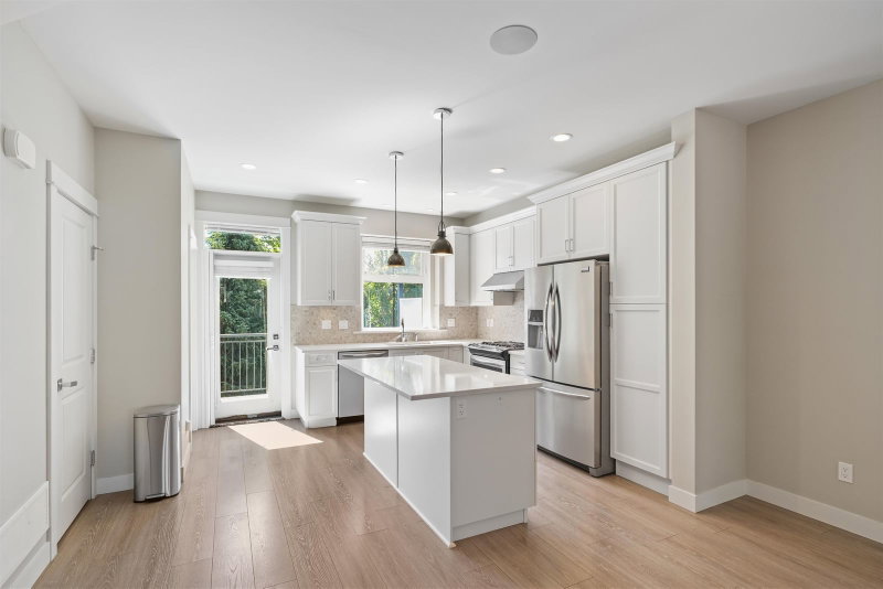 2 - 3303 Rosemary Heights Crescent