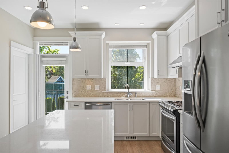 2 - 3303 Rosemary Heights Crescent