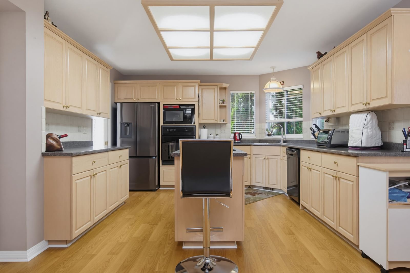 Listing Image 11
