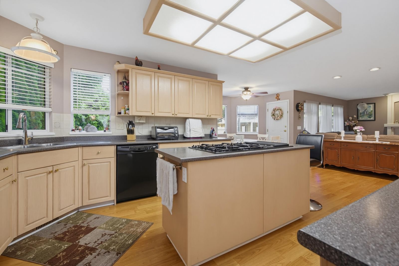 Listing Image 13