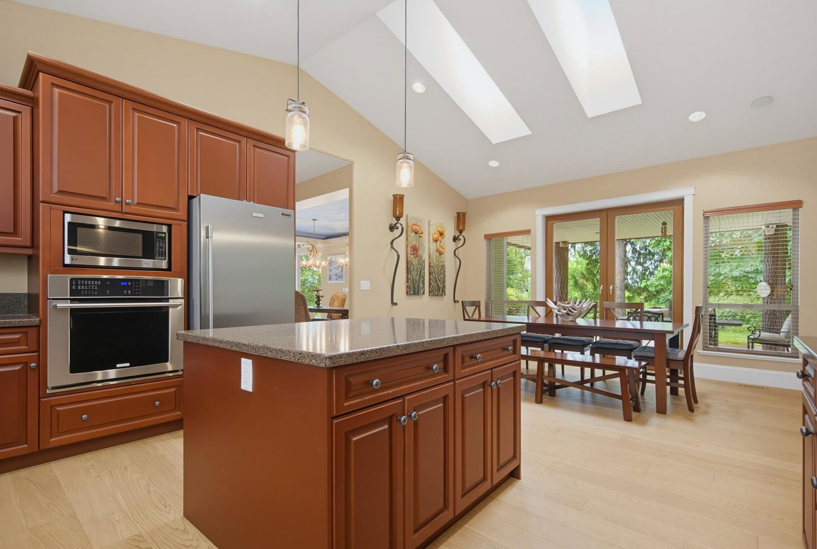 Listing Image 11