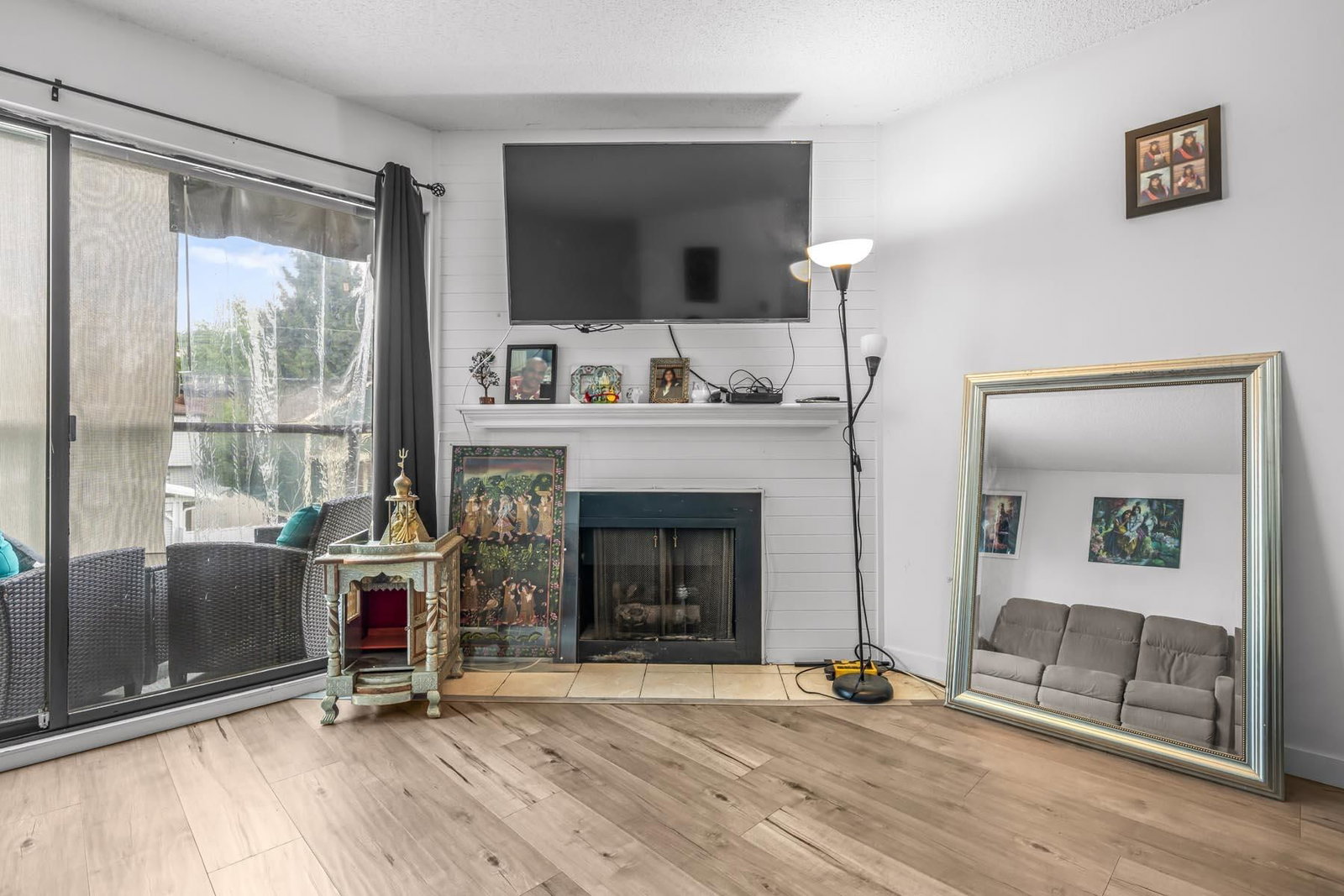 Listing Image 5