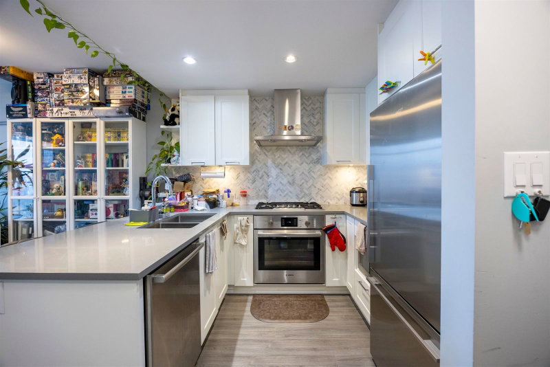 1303 - 520 Como Lake Avenue
