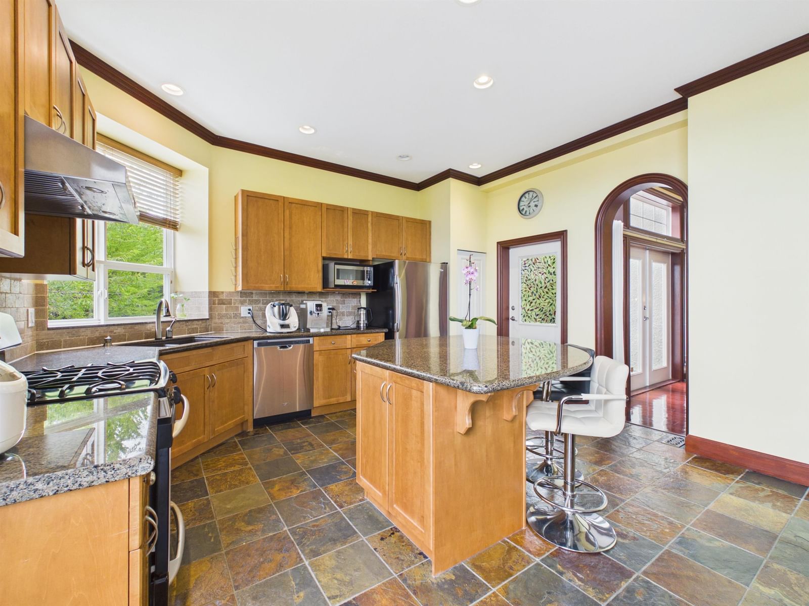 Listing Image 4