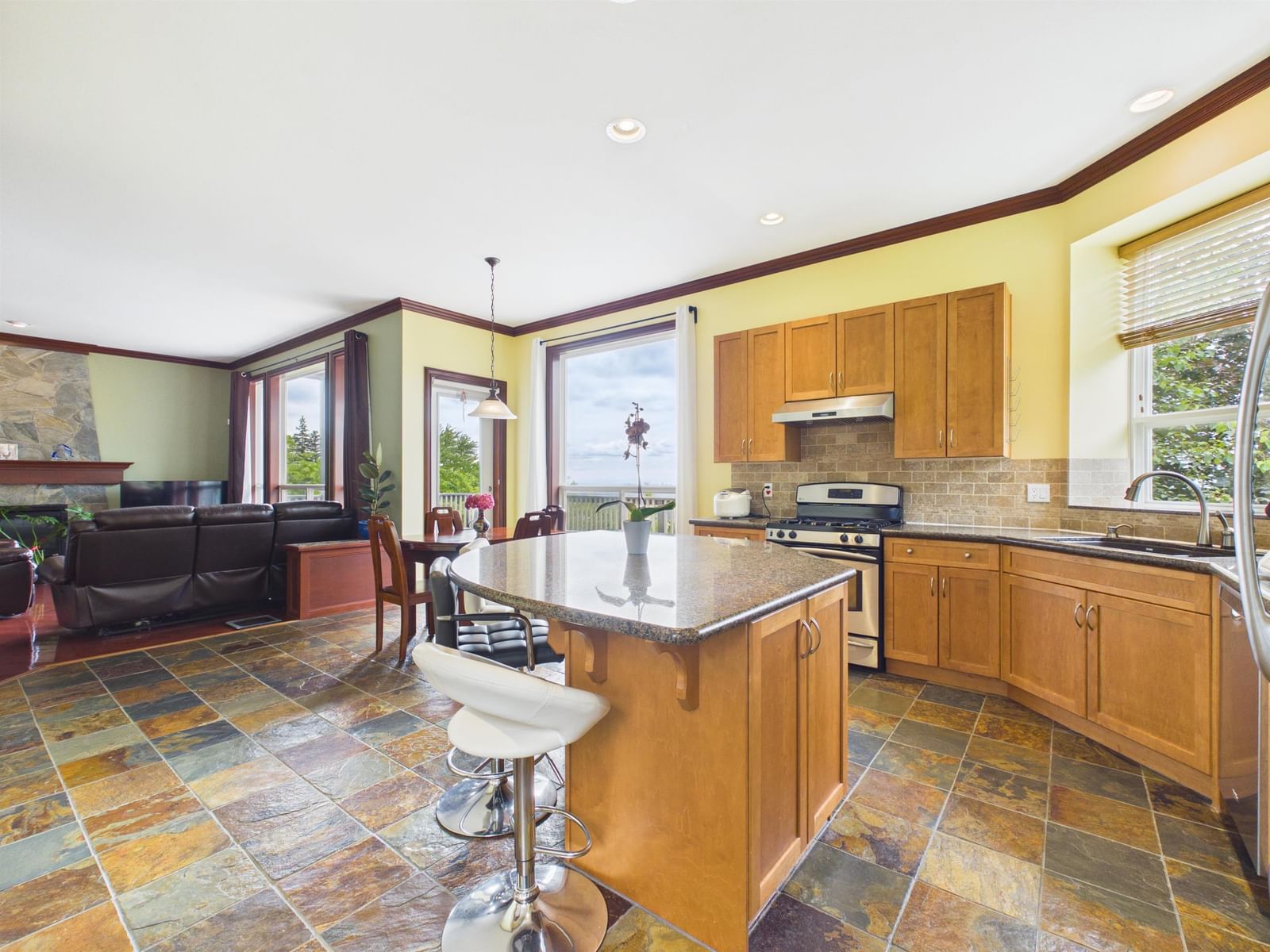 Listing Image 5