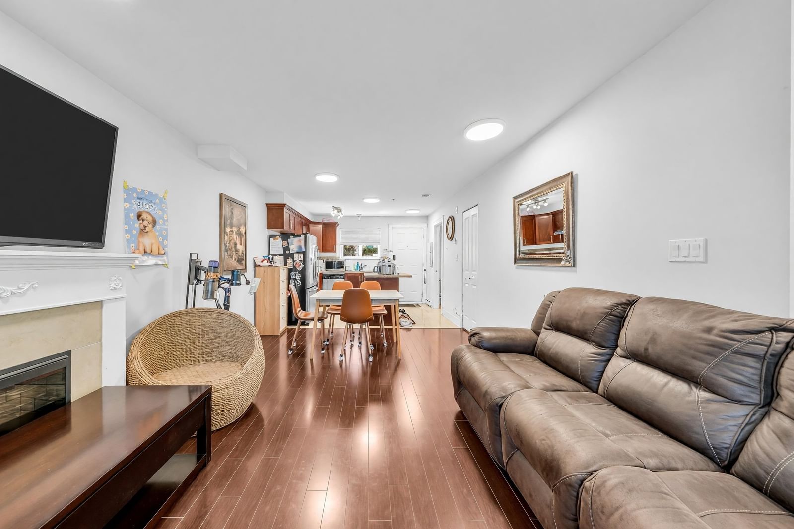 Listing Image 12