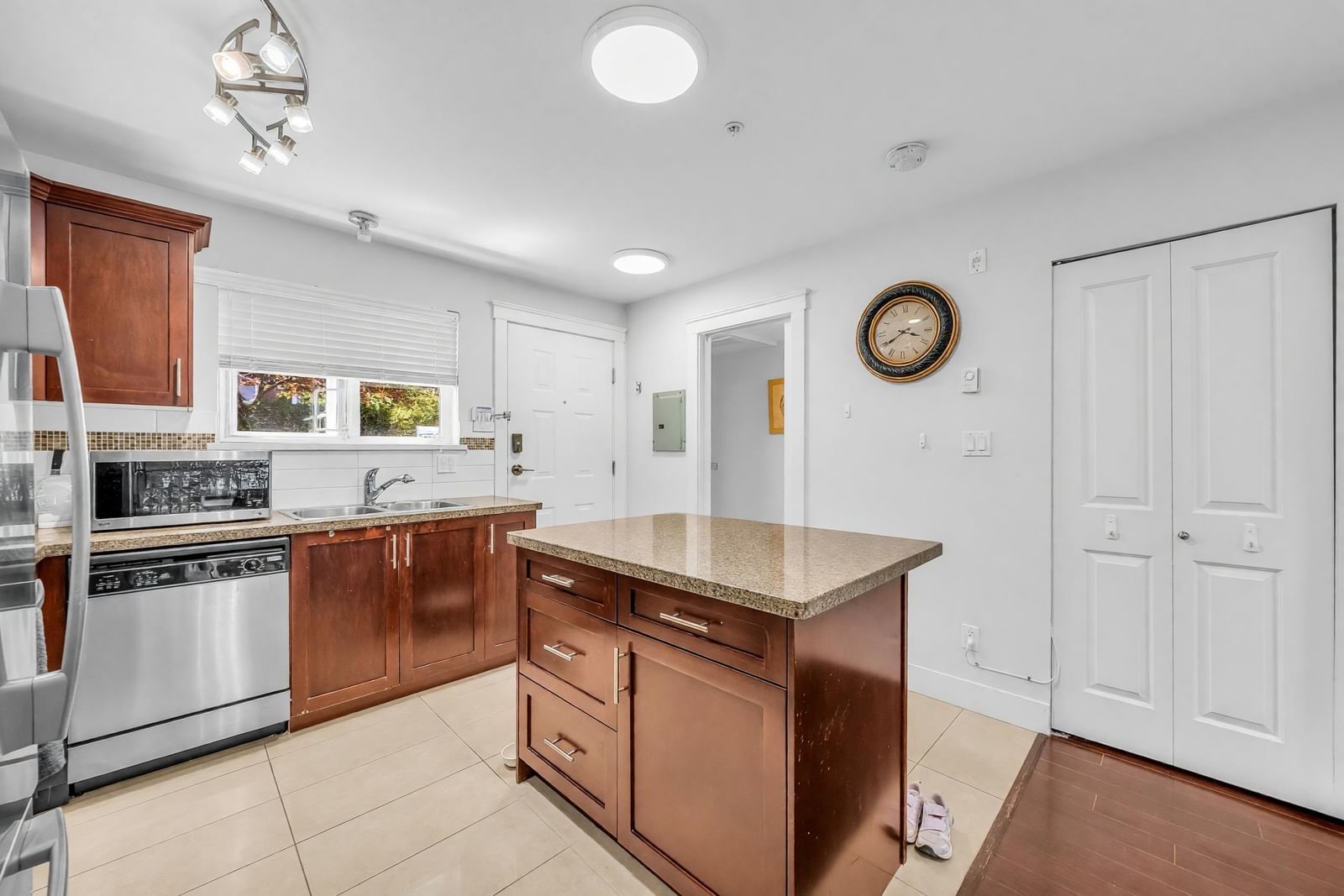 Listing Image 18