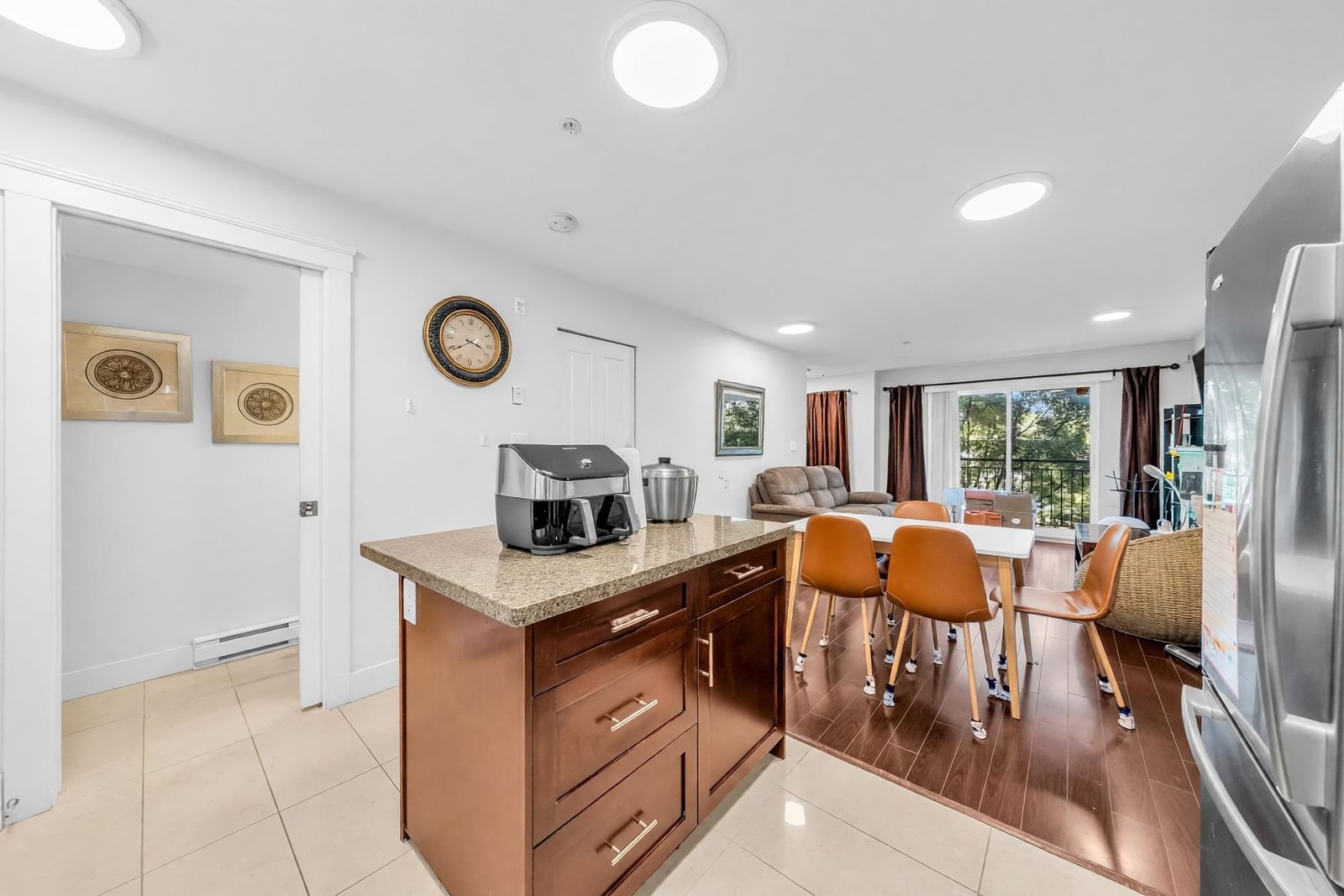 Listing Image 19