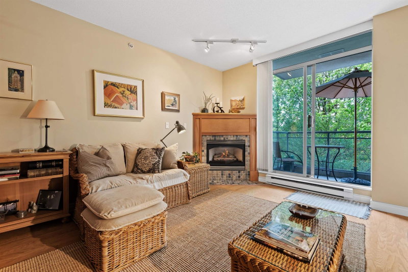 302 - 588 16th Street