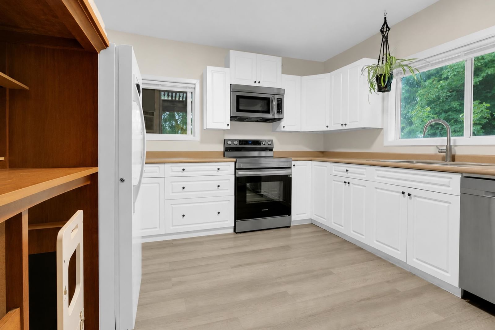 Listing Image 16