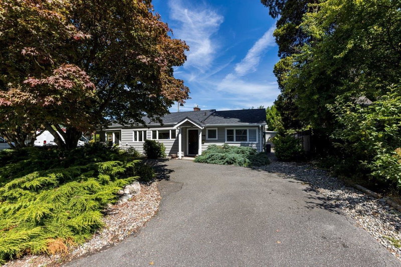 1140 Pinewood Crescent