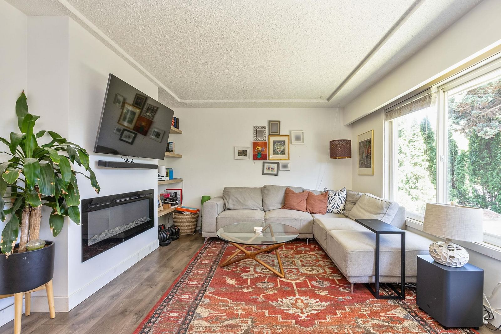 Listing Image 5