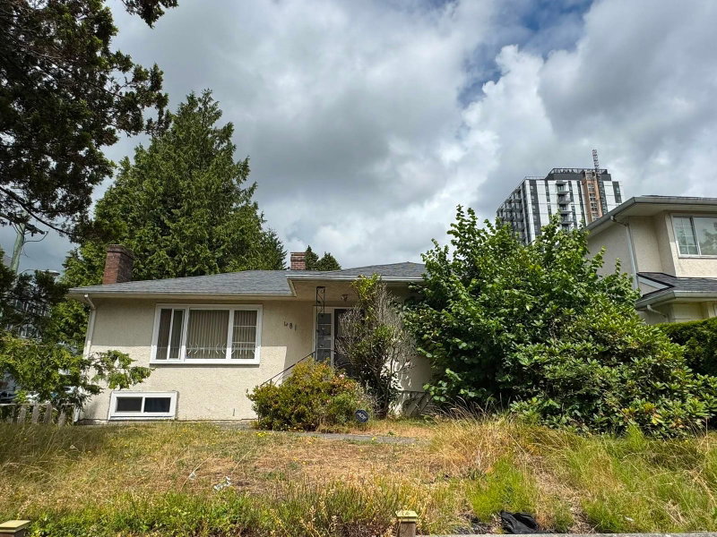 481 40th Avenue W