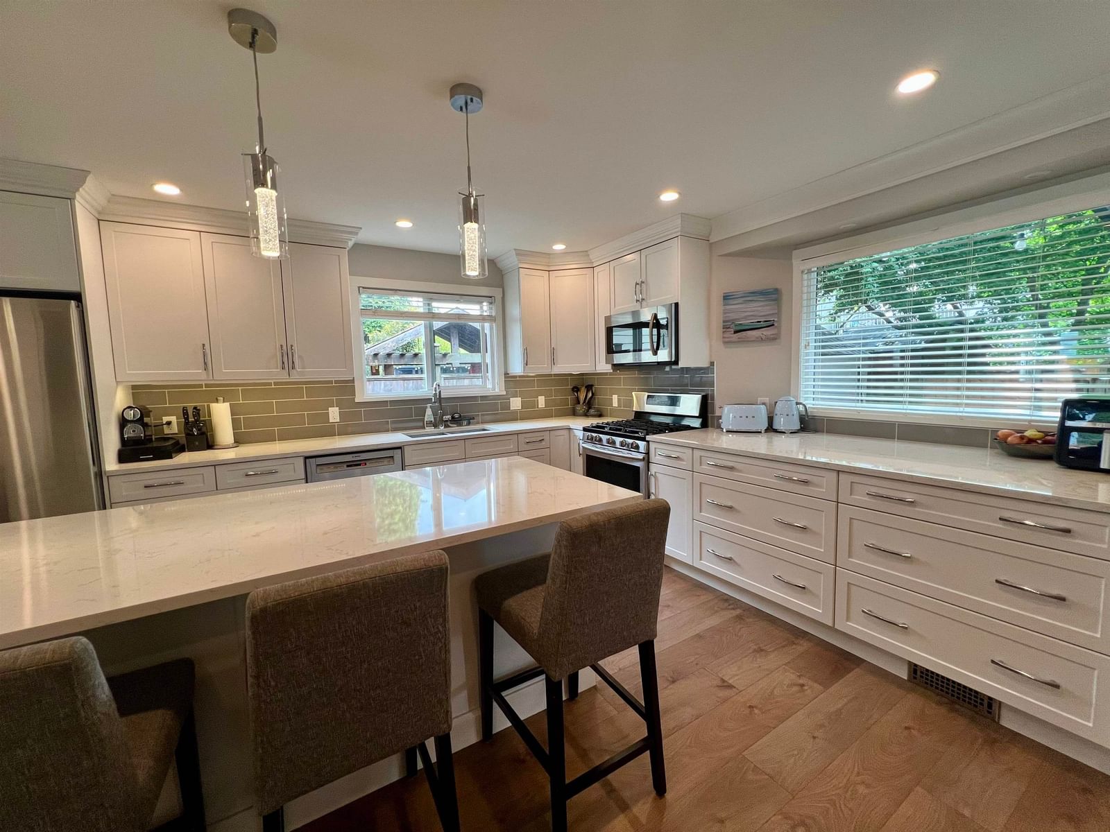 Listing Image 10