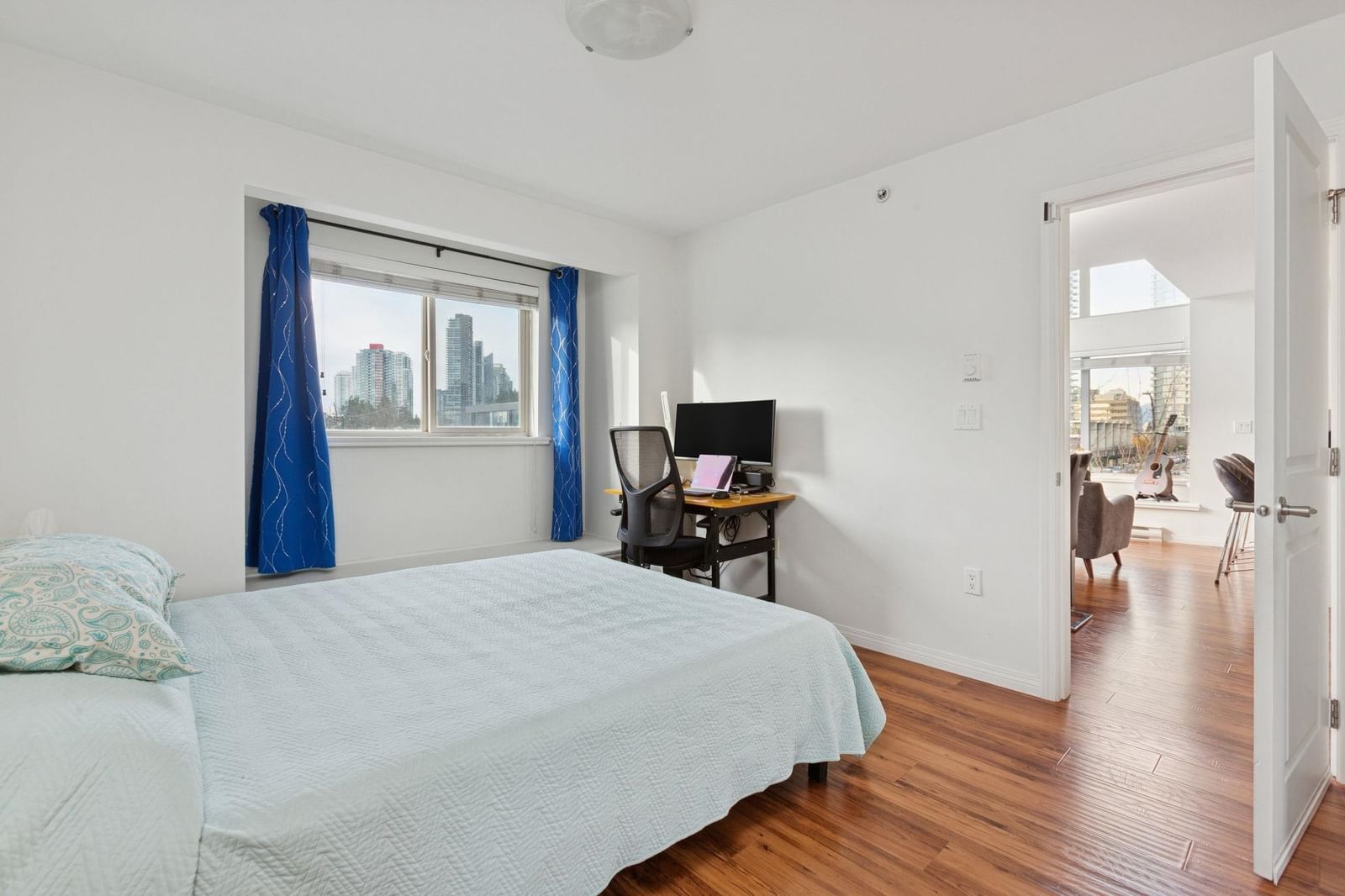 Listing Image 10